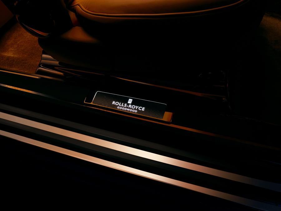  Rolls-Royce Phantom Drophead Coupe 2012 года  (фото 16 из 25)